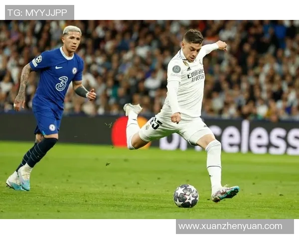 足球明星精彩开球瞬间高清图片分享让你领略足球魅力与激情